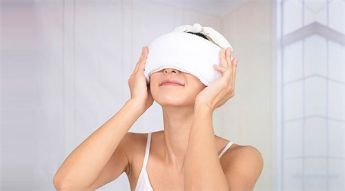 Mắt bị mỏi vì tiếp xúc với thiết bị điện tử quá lâu, phải làm sao?